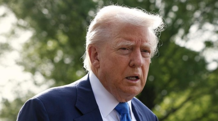 Trump Protes ke Tim Cook, Minta Apple Tak Produksi iPhone di India